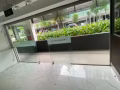 義順 地鐵站對面  人流量很大