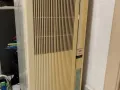 有二台窗外式冷气空调出售