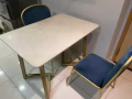 轻奢大理石餐桌+两把椅子$50