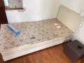 出售移動空調，三張單人床，兩個雙人床，有床墊，自取