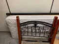 出售一张木脚单人床带床垫