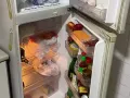 出售一个在用的冰箱和铁架上下铺