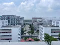 淡濱尼主臥室出租 (女性租戶). 步行 6 分鐘可到達世紀廣場 / MRT EW2，9 分鐘即可到達MRT DT32。