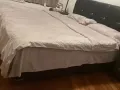 自用双人床king size.（带2手sealy 床垫）带2个床头柜  ，自取， 200