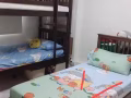 步行2min到牛车水地铁，女生床位出租，一个月仅$500（只剩下图片里画箭头的床位），随时入住。联系电话：9848095