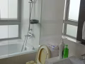 一间主人房  和一个男床位