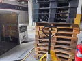 清理旧家具及杂物，丢垃圾