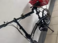 海军部附近有一辆脚踏车，八成新，是牌子的，是跑车