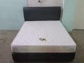 美美的双人床和床垫，Queen size,$220,包送货包安装