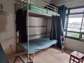 出售一个折叠单人钢丝床，一个铁质床