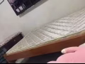一位女搭房