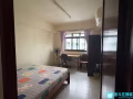 近Woodlands 526, 5房室现有1间普通房对外出租，高楼，干净，安静，报地址