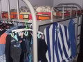 现五套上下铁床带床板，便宜出售……