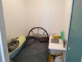 花拉公园地铁站高档公寓工人房出租，750！限一女生 有空调 ；包水电