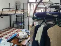 男床位出租 4人间 五分钟到玛达和大成地铁 包水电网 可小煮可报地址 无空调 400，电89279291
