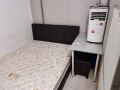 兀兰地铁站旁边有大隔间带空调，可住夫妻，可双人间