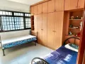 海军部MRT 步行8分钟左右，普通房出租可以两人$950（本屋地址）