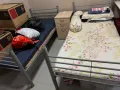 上下铺铁床出售。带床板。 整套。 150！ ！ ！ ！