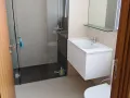 芽笼28巷，公寓主人房搭房出租，主人房住两个人，一套公寓只住三个人。 4月九号可以入住