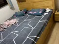 出售新King size 实木储藏床
