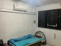 可住三人，单人床，可报本屋地址