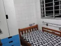 实龙港地铁站附近阳台大窗口小单间出租一人，男或女均可，随时入住。