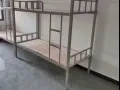 全新的上下铺铁床没床板 如果预付每套卖$80免费送货，但要等两周到货。