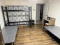男.搭房）4人间，单人床位400，服务业本屋地址，随时入住，欢迎中介送人，有茶水费。