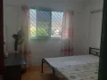 单间房出租:有网络,包水电,步行3分钟到地铁.到咖啡店,限男生；可报地址；无中介费、马上入住。1人$800两人$1200