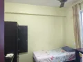 可报本屋地址， 2人间找一名男搭房，高层公寓普通间，即时入住