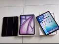 新加坡機器，IPAD Air 6，M2晶片，128G，WiFi版，9.9新，低價自取 450，砍價勿擾